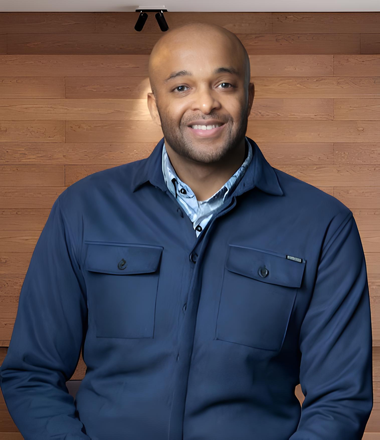 Mika MUSUNGAYI — Fondateur de MFinances